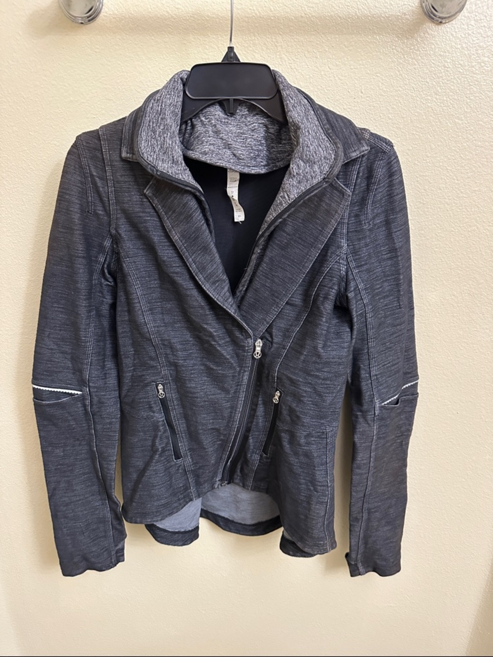 lululemon athletica Charcoal Heather  Jacket size 6